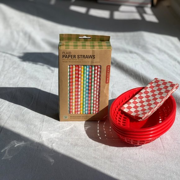 Plaid Paper straws & 4 red baskets w liners NWOT - Picture 5 of 8